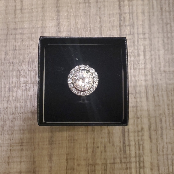 Round crystal paved ring - Picture 13 of 13